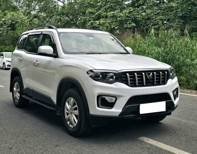 https://images10.gaadi.com/usedcar_image/4624613/original/processed_e8ac506931ea4530cd1841f5c1d34d74.jpg?imwidth=6400
