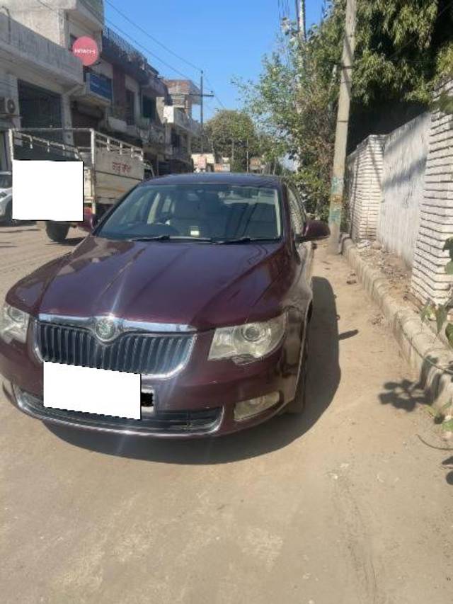 https://images10.gaadi.com/usedcar_image/4624620/original/processed_32e08836-5994-4015-aaea-97ac79b081b8.jpg?imwidth=6402