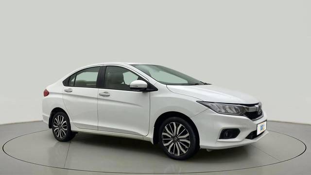 https://images10.gaadi.com/usedcar_image/4624690/original/0d2d0a6f8aa24887af7b0935eb874903.jpg?imwidth=6400