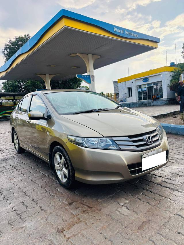 https://images10.gaadi.com/usedcar_image/4624694/original/processed_bc55ef25b1fa433da86bbc169c50b6ce.jpg?imwidth=6400