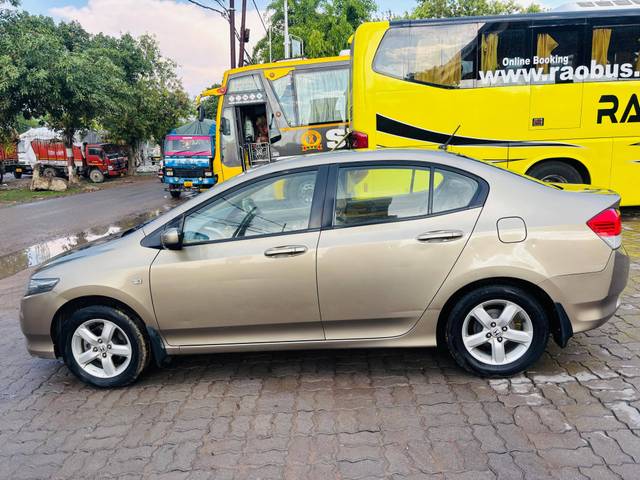 https://images10.gaadi.com/usedcar_image/4624694/original/processed_d4c1b409b1313fdb5b6f5f7bbd52dcd2.jpg?imwidth=6402