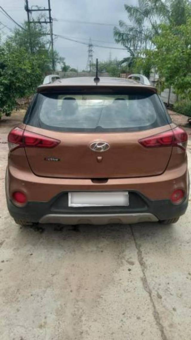 https://images10.gaadi.com/usedcar_image/4624765/original/processed_3adf50e0-30d2-4da1-8d0c-ac9089c89e57.jpg?imwidth=6402