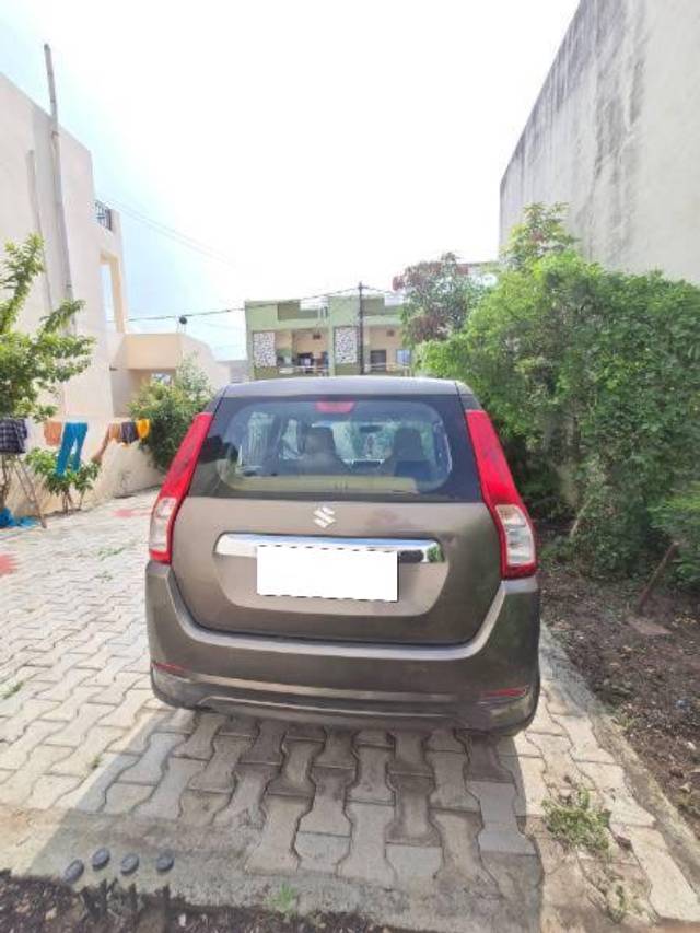 https://images10.gaadi.com/usedcar_image/4624766/original/processed_226ebf4d-095c-4b8a-8637-3cb818694b29.jpg?imwidth=6402