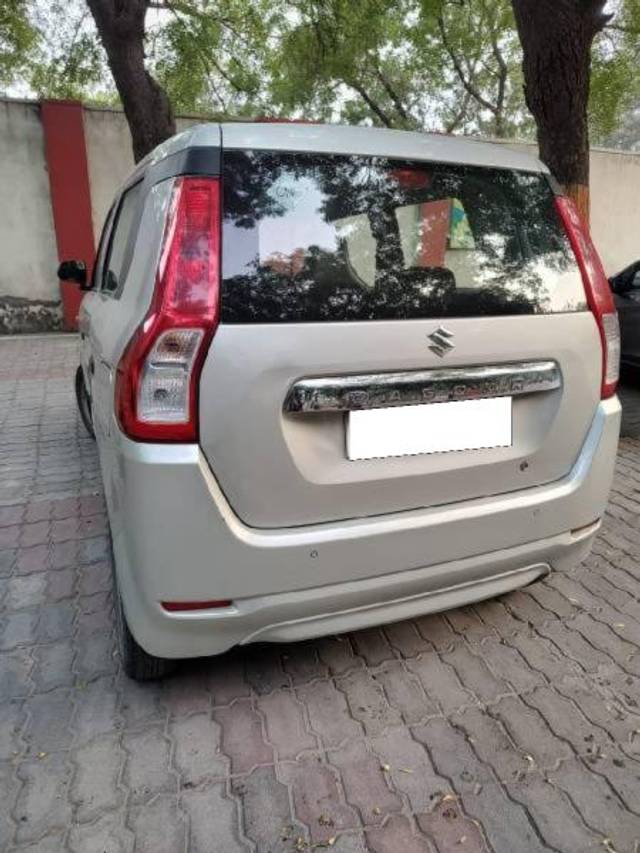 https://images10.gaadi.com/usedcar_image/4624770/original/processed_f34866d8-69b6-4501-a120-a5aa38522aca.jpg?imwidth=6401