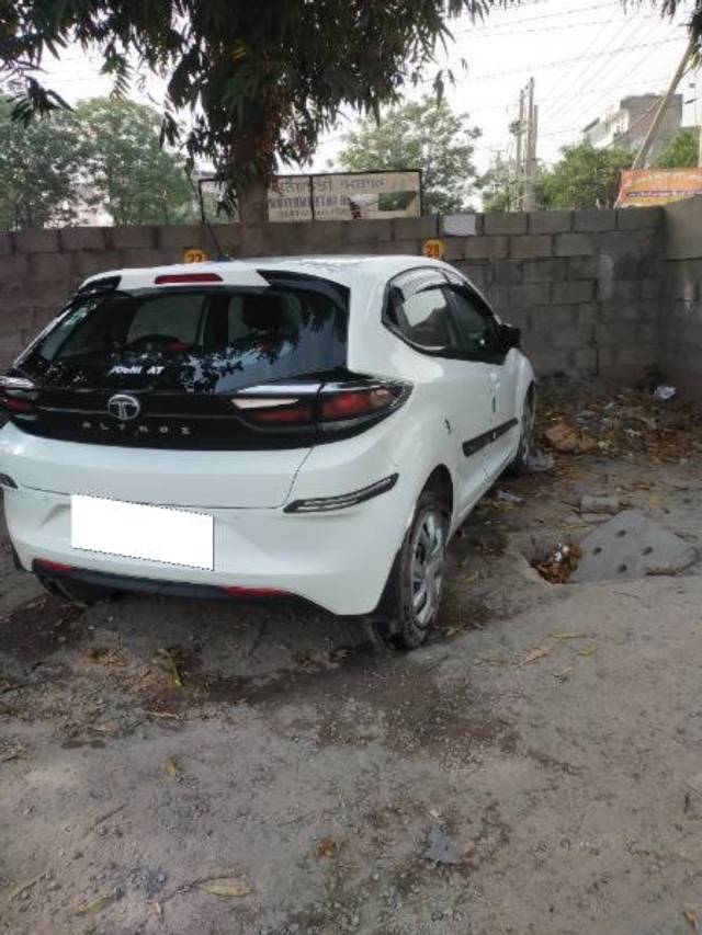 https://images10.gaadi.com/usedcar_image/4624784/original/processed_396fabd4-37c3-4896-b92d-3f3c12ca12a9.jpg?imwidth=6400