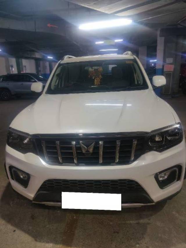https://images10.gaadi.com/usedcar_image/4624796/original/processed_4dab6909-ccf9-4b73-9384-b3d50fda903c.jpg?imwidth=6400