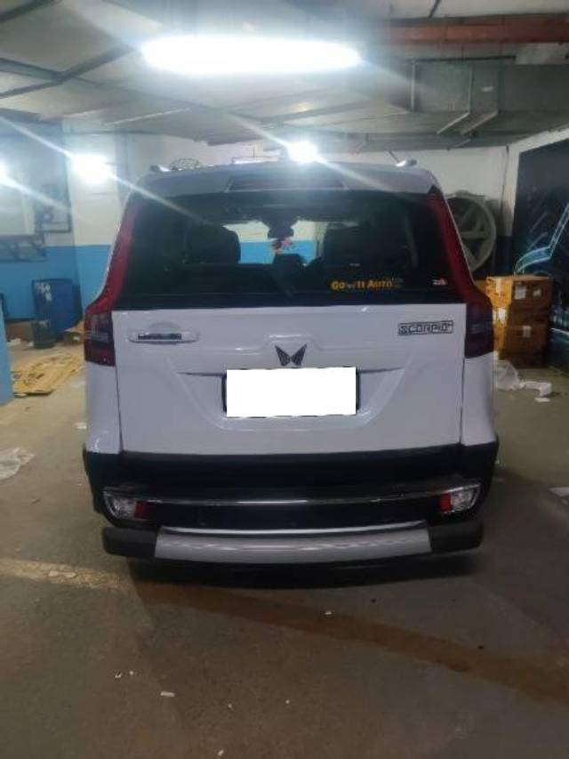 https://images10.gaadi.com/usedcar_image/4624796/original/processed_89ff8597-e161-4dfd-8411-0c43e5e88699.jpg?imwidth=6401