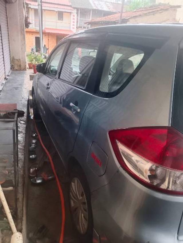 https://images10.gaadi.com/usedcar_image/4624798/original/processed_393a1246-3226-41f6-910d-34a131874c91.jpg?imwidth=6402