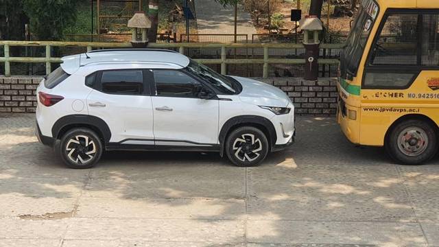 https://images10.gaadi.com/usedcar_image/4624806/original/processed_2dfdd95b-64ed-4323-ad66-109e88bd4699.jpg?imwidth=6401