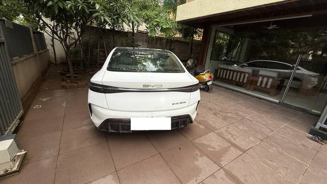 https://images10.gaadi.com/usedcar_image/4624813/original/processed_c18b4b38-b8dd-40ec-9364-bbad929a4a25.jpg?imwidth=6402