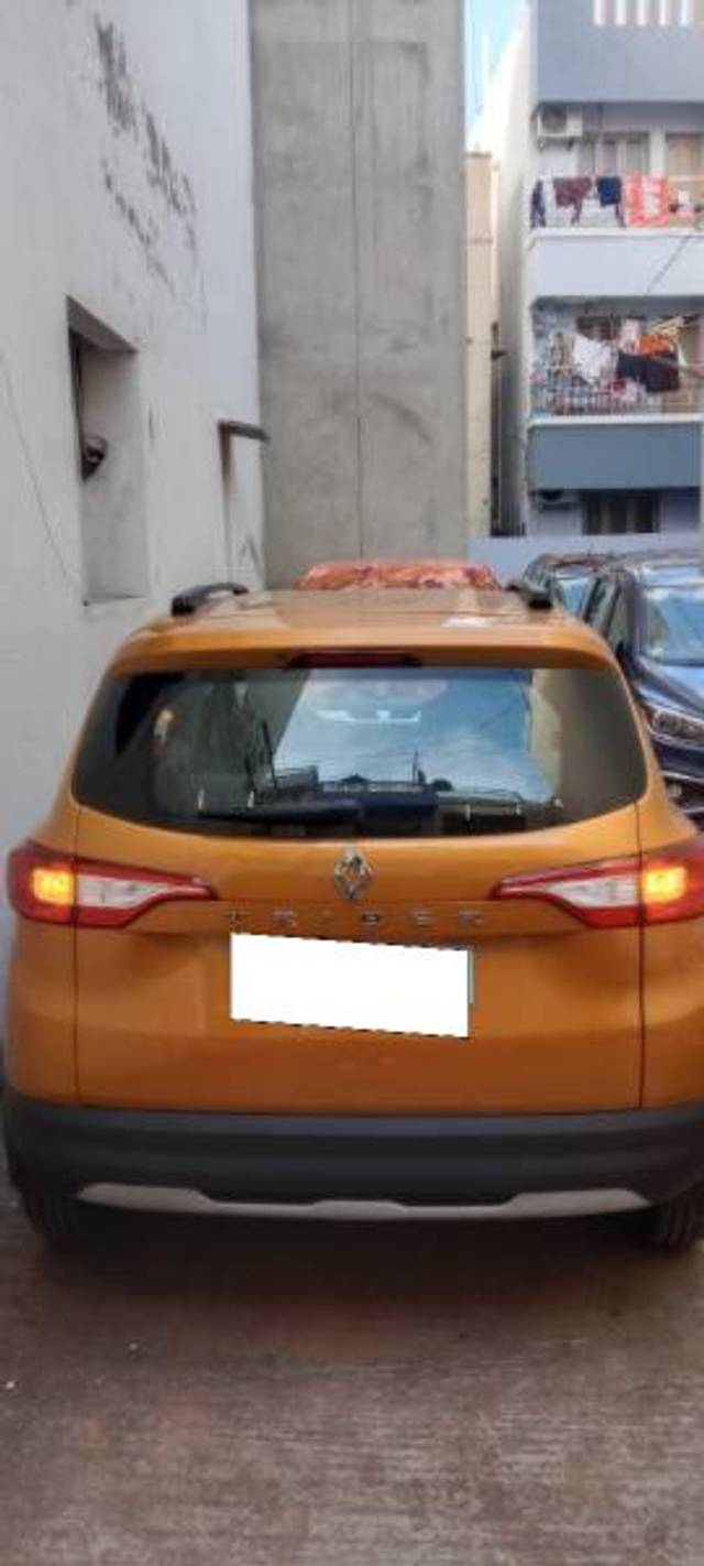 https://images10.gaadi.com/usedcar_image/4624828/original/processed_87db89a6-48f0-4631-9973-c443384eb3cb.jpg?imwidth=6402