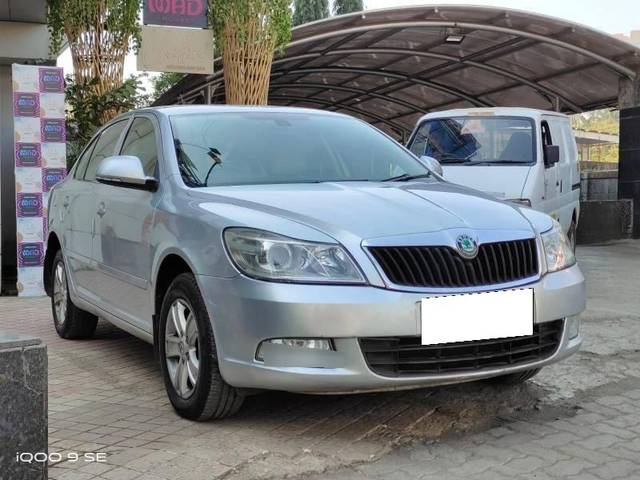 https://images10.gaadi.com/usedcar_image/4624873/original/processed_9dbb0e12-5ae5-4cc7-9ba5-956e04989234.jpg?imwidth=6400