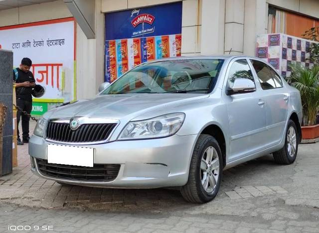 https://images10.gaadi.com/usedcar_image/4624873/original/processed_d8b3de55-9a2d-4afc-89d7-41a6b4ac02ec.jpg?imwidth=6402