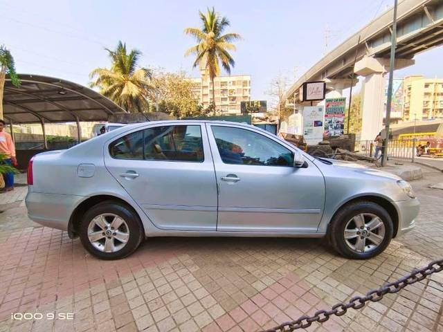 https://images10.gaadi.com/usedcar_image/4624873/original/processed_f4d48efe-c1eb-43c7-8fea-ed643f3335ed.jpg?imwidth=6401