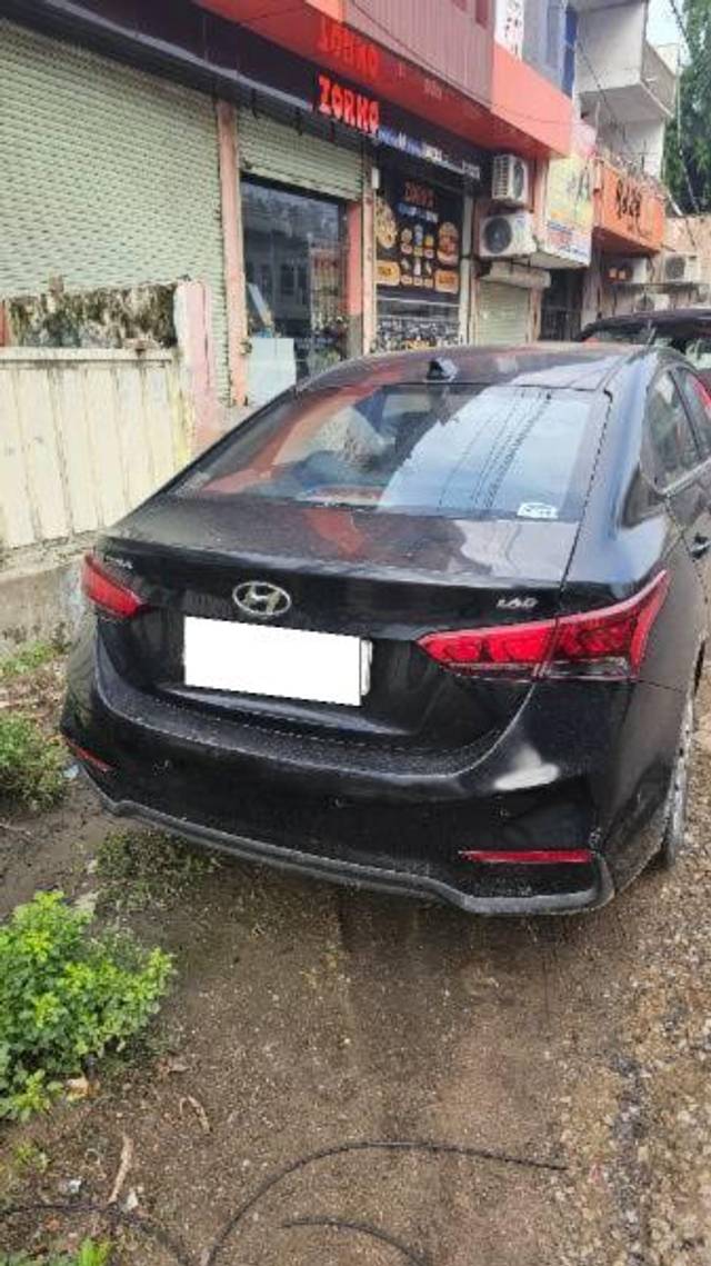 https://images10.gaadi.com/usedcar_image/4624879/original/processed_62687bbc-2471-4dce-9840-a7fa04c4cbc2.jpg?imwidth=6401