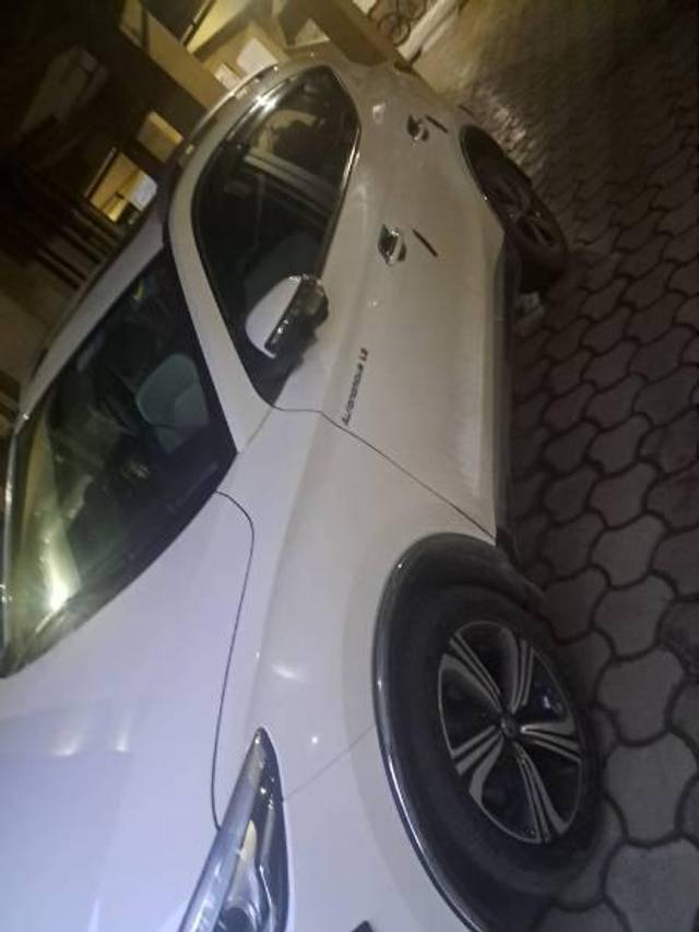 https://images10.gaadi.com/usedcar_image/4624886/original/processed_b1465358-a15f-459a-8fe7-e2bfce9b6f26.jpg?imwidth=6402