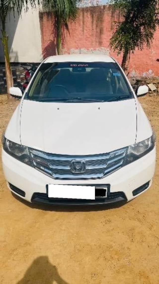 https://images10.gaadi.com/usedcar_image/4624988/original/processed_ef9d5ada-6678-4bb3-88a5-e205aa55d20e.jpeg?imwidth=6400