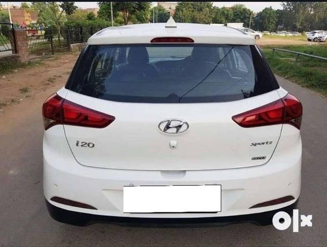 https://images10.gaadi.com/usedcar_image/4625020/original/processed_41094fa9-f390-4a4e-98d7-d3b309b2f41e.jpeg?imwidth=6402