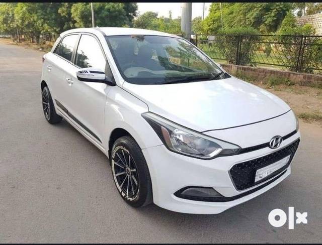 https://images10.gaadi.com/usedcar_image/4625020/original/processed_6305620d-80e7-4c1c-852e-bdb3d8a5a9b6.jpeg?imwidth=6400