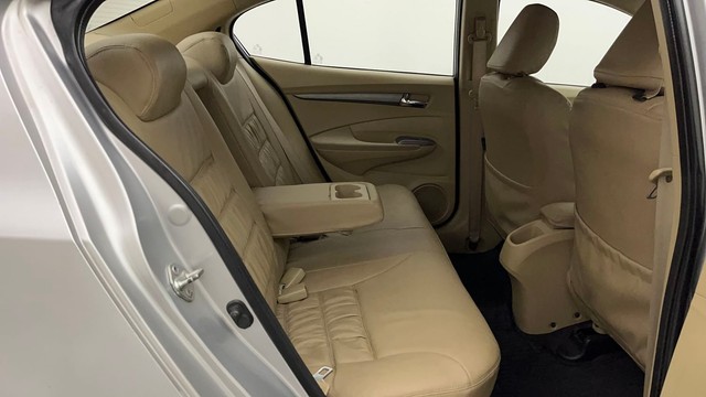 Second-hand 2013 Honda City 1.5 V AT for sale in Visakhapatnam-39