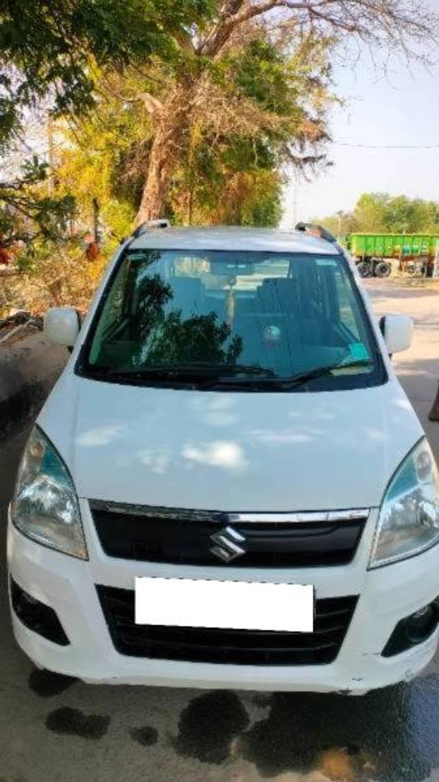 https://images10.gaadi.com/usedcar_image/4625078/original/processed_c82d2211-f83d-453e-a459-232778427fe6.jpg?imwidth=6400