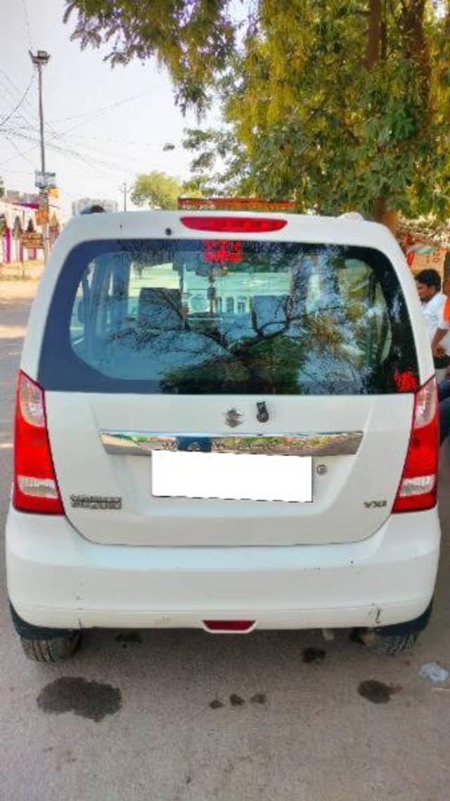 https://images10.gaadi.com/usedcar_image/4625078/original/processed_ea145387-06ff-4aa1-a6d8-038006910dd3.jpg?imwidth=6402