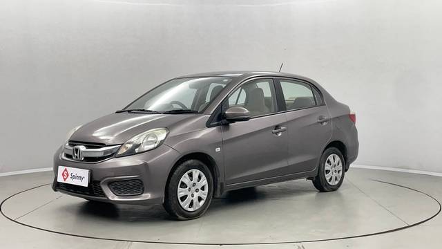 https://images10.gaadi.com/usedcar_image/4625116/original/f5a6c53824e575769aa16dedbb0b94f3.JPG?imwidth=6400