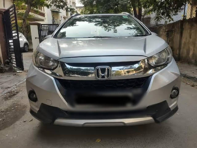 https://images10.gaadi.com/usedcar_image/4625123/original/cefa2048-9d1a-4446-a9c4-8ec3277a2002.png?imwidth=6402