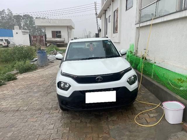 https://images10.gaadi.com/usedcar_image/4625163/original/processed_410aac3d-2db3-4b3c-86fc-5989786c2558.jpeg?imwidth=6400