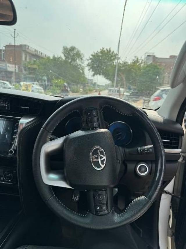 https://images10.gaadi.com/usedcar_image/4625200/original/processed_d626e126-c466-4e52-ad20-bab244ac4746.jpeg?imwidth=6402