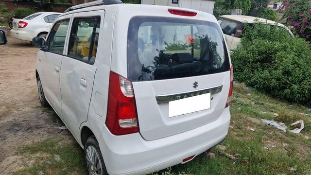 https://images10.gaadi.com/usedcar_image/4625302/original/processed_6337d275fe5f2786d2e31a730f13926c.jpg?imwidth=6402