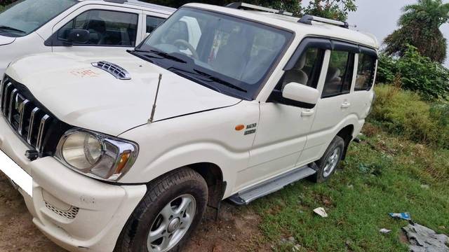 https://images10.gaadi.com/usedcar_image/4625328/original/processed_c5f565824fea0b3ad85764968df17e94.jpg?imwidth=6402