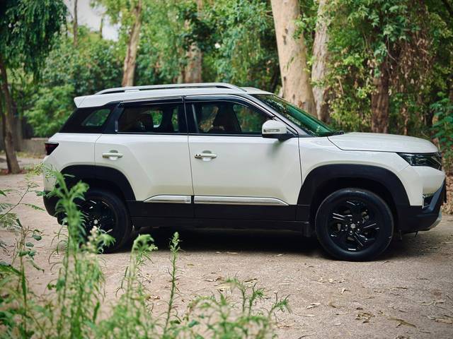 https://images10.gaadi.com/usedcar_image/4625339/original/processed_942063bb-a6f9-4a99-a529-3c360dfa6f74.jpg?imwidth=6401