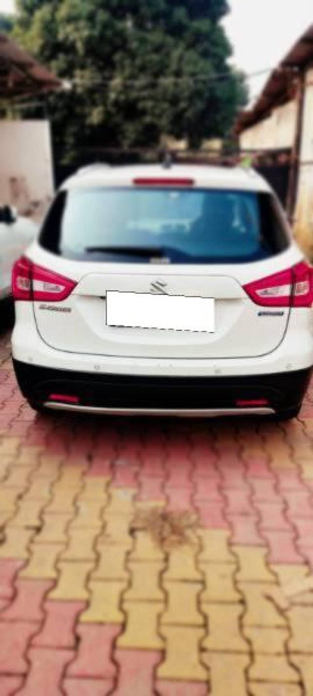 https://images10.gaadi.com/usedcar_image/4625344/original/processed_b571dcd5-2a3d-4528-bede-538ca74a116f.jpg?imwidth=6401