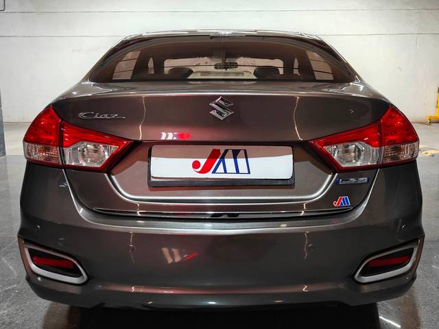 https://images10.gaadi.com/usedcar_image/4625351/original/processed_e55463a3936287bd3ef9c0835d9b0479.jpg?imwidth=6402