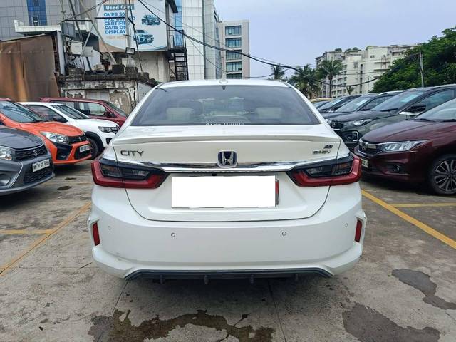 https://images10.gaadi.com/usedcar_image/4625363/original/processed_c2184c52029fdc4430e1478bf0298b24.jpg?imwidth=6402