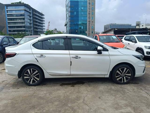 https://images10.gaadi.com/usedcar_image/4625363/original/processed_d1b527e4891d36cf0520c588b6109569.jpg?imwidth=6401