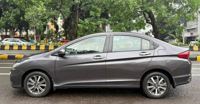 https://images10.gaadi.com/usedcar_image/4625365/original/processed_919e933fa98c225bf872245a911b3223.jpg?imwidth=6402