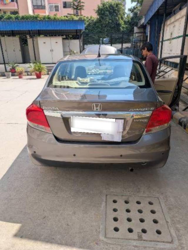 https://images10.gaadi.com/usedcar_image/4625381/original/processed_processed_23b4c7a0-4f54-4932-9e48-beabb58e0f9f.jpg?imwidth=6400
