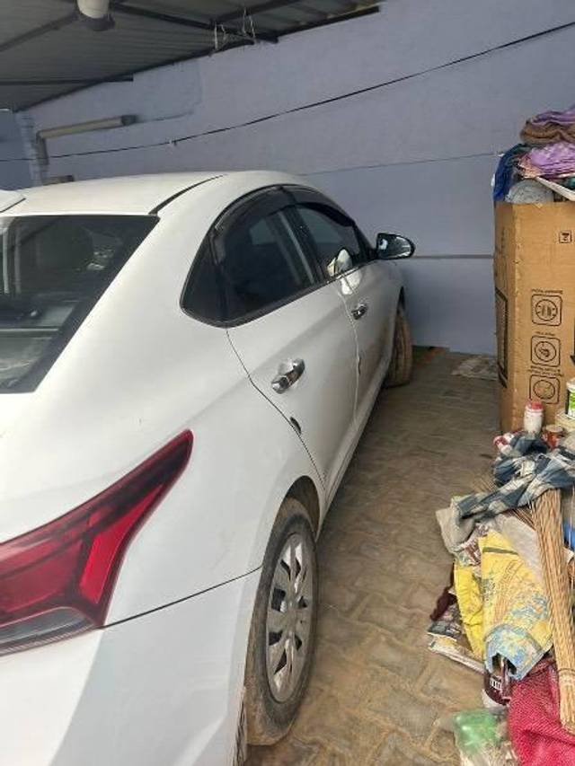 https://images10.gaadi.com/usedcar_image/4625388/original/processed_b83e144d-63f9-453e-9c34-63736d153ad1.jpeg?imwidth=6400