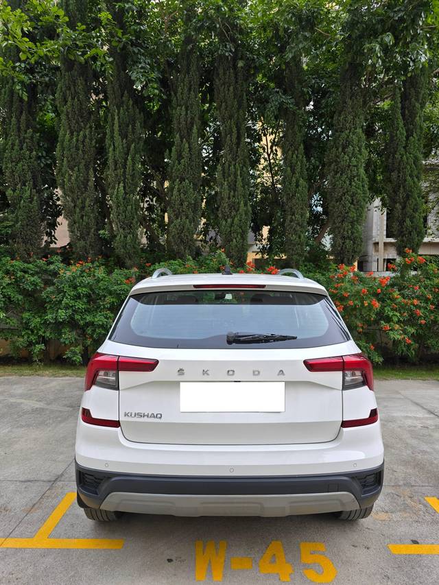 https://images10.gaadi.com/usedcar_image/4625414/original/processed_78b3e006eae081f48f86d4ac2138dc34.jpg?imwidth=6402