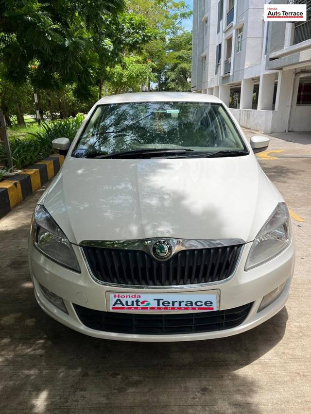 https://images10.gaadi.com/usedcar_image/4625436/original/81219ce551b9d40ee756e5ef90d49eb7.jpg?imwidth=6400