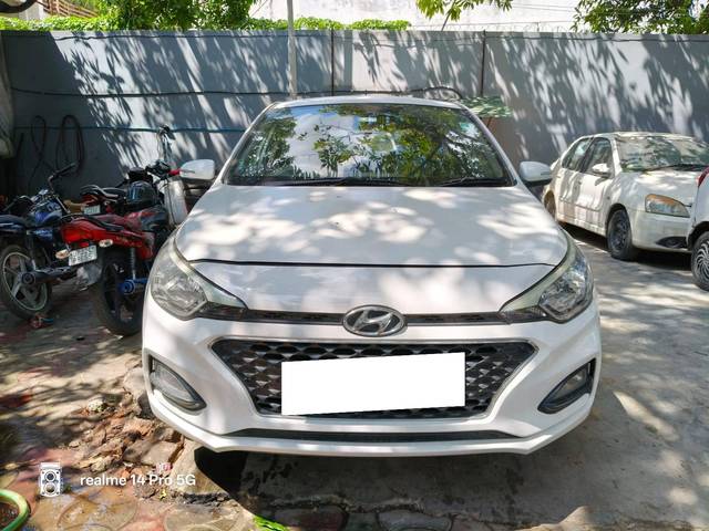 https://images10.gaadi.com/usedcar_image/4625445/original/processed_5a622e926fb9d9ba6df832124ce6d015.jpg?imwidth=6400