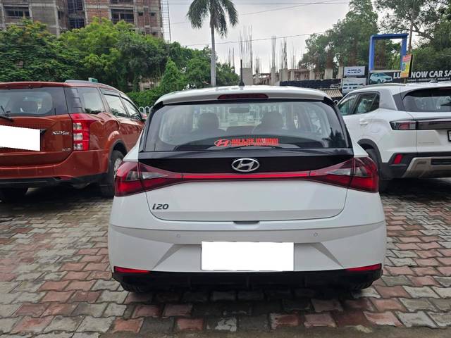 https://images10.gaadi.com/usedcar_image/4625459/original/processed_64b47a7af722e4e3e7c12ddfbef35c31.jpg?imwidth=6401