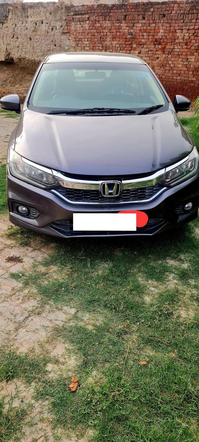 https://images10.gaadi.com/usedcar_image/4625465/original/processed_368519de-ca49-478c-9d0f-9267dde625d6.jpg?imwidth=6400