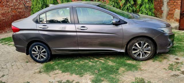 https://images10.gaadi.com/usedcar_image/4625465/original/processed_af4d863b-71d0-4959-ad94-3cdb00cb0670.jpg?imwidth=6401