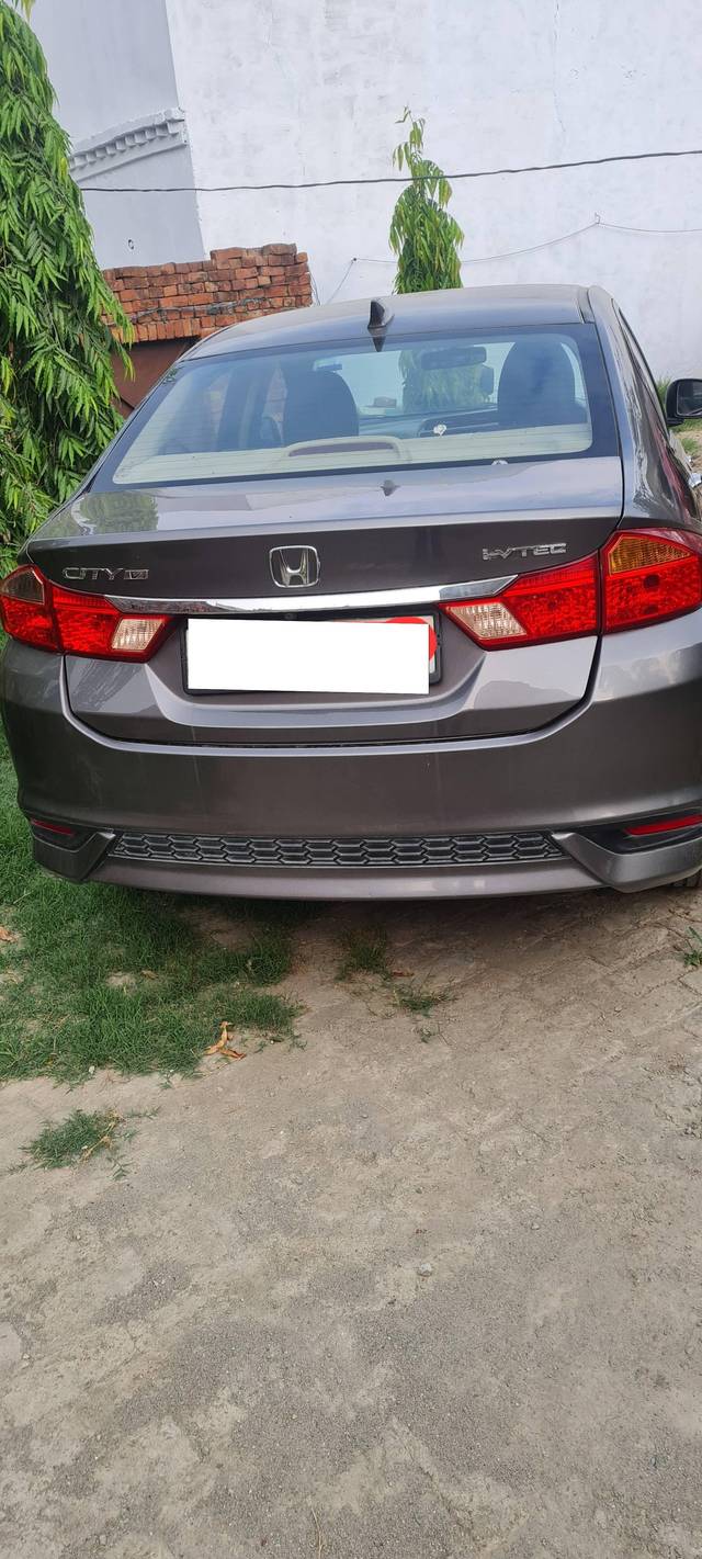 https://images10.gaadi.com/usedcar_image/4625465/original/processed_fb57db95-bc81-4af1-ae6e-33c3b8d8b671.jpg?imwidth=6402