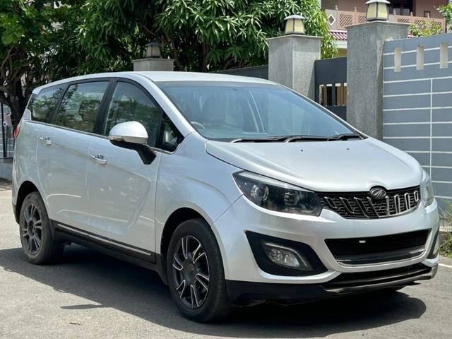 https://images10.gaadi.com/usedcar_image/4625467/original/1040b6025d560e80e4fff2f85da439b6.jpg?imwidth=6400