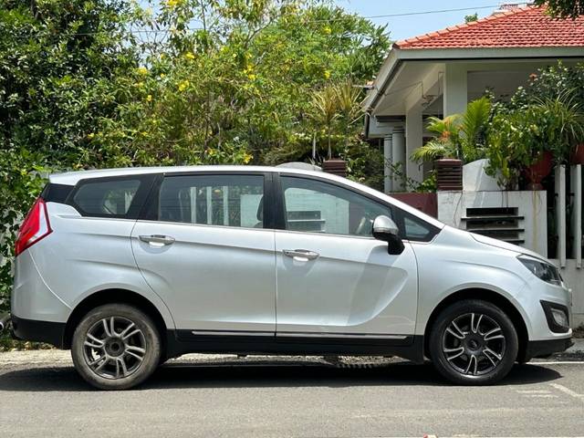 https://images10.gaadi.com/usedcar_image/4625467/original/923a54a23e239f0382f88aee45a4fec0.jpg?imwidth=6401