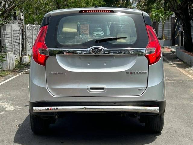 https://images10.gaadi.com/usedcar_image/4625467/original/processed_1e3550cdbce707881047586c39a0a912.jpg?imwidth=6402